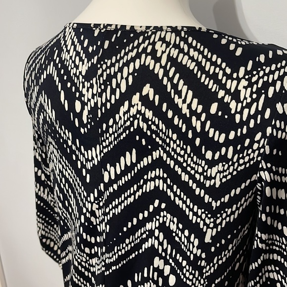 Navy blue blouse chevron dots, size small - Picture 5 of 8